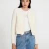 CLAUDIE PIERLOT Vondi - Blazer - Ecru 2 CLAUDIE PIERLOT Vondi - Blazer - Ecru -Claudie Pierlot Mode 1b72b83606884a01b765092f2f262cca