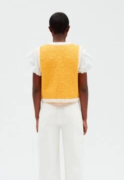 CLAUDIE PIERLOT Virgile - Veste Sans Manches - Mimosa -Claudie Pierlot Mode 35f7cc366dd442b69554b63a89887527