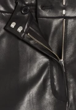 CLAUDIE PIERLOT Camille - Short - Noir -Claudie Pierlot Mode 5b951a2001a84596a72cca7d2b65142d