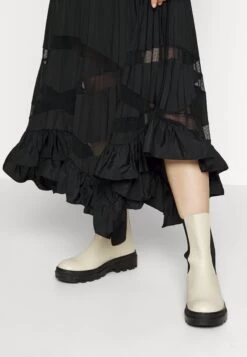 CLAUDIE PIERLOT Seloda - Jupe Crayon - Noir 18 CLAUDIE PIERLOT Seloda - Jupe Crayon - Noir -Claudie Pierlot Mode 65fc0d70108942788d91aa17eca0734c