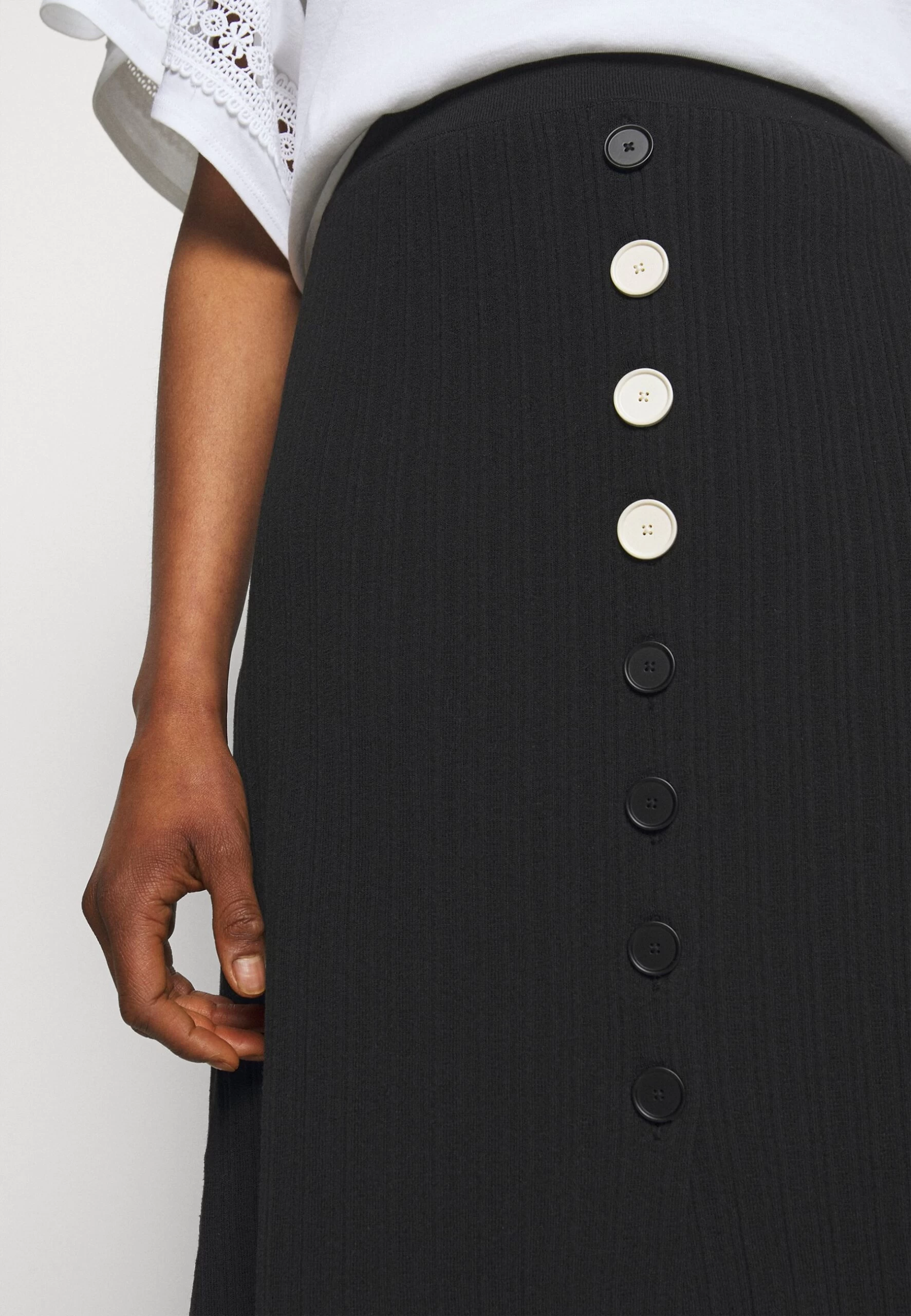 CLAUDIE PIERLOT Maxipli - Jupe Trapèze - Noir 8 CLAUDIE PIERLOT Maxipli - Jupe Trapèze - Noir – Image 6