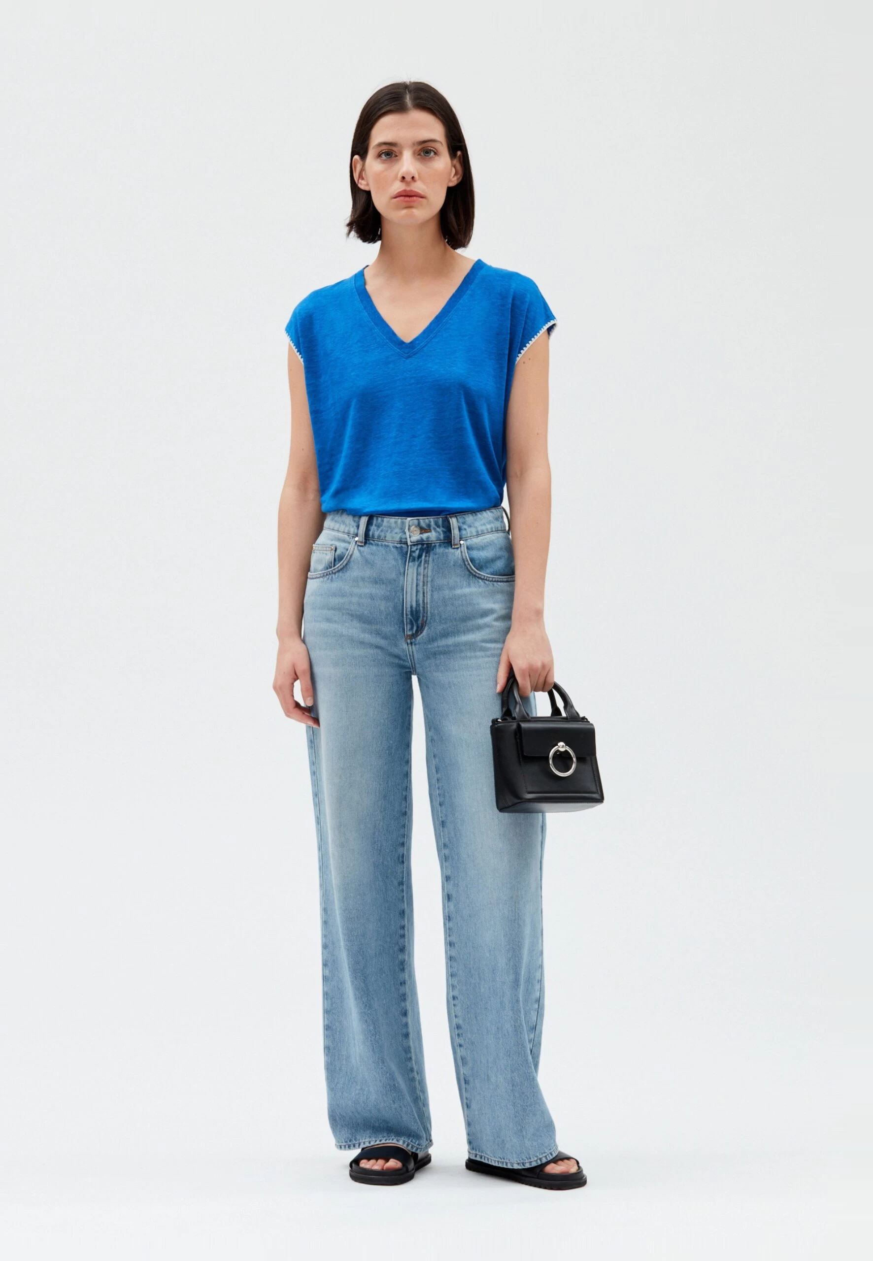CLAUDIE PIERLOT Takeaway - T-Shirt Basique - Bleu Santorin 4 CLAUDIE PIERLOT Takeaway - T-Shirt Basique - Bleu Santorin – Image 2