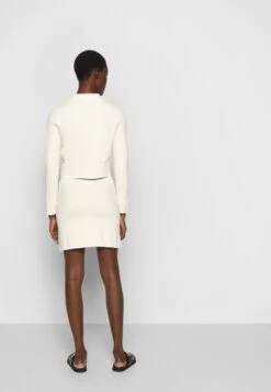 CLAUDIE PIERLOT Micbis - Gilet - Ivoire -Claudie Pierlot Mode 8bebed4bb1734e2bb903f0247a8fde54