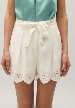CLAUDIE PIERLOT Elio - Short - Ecru -Claudie Pierlot Mode 91c54209ceb64d80abd752540dd4e063