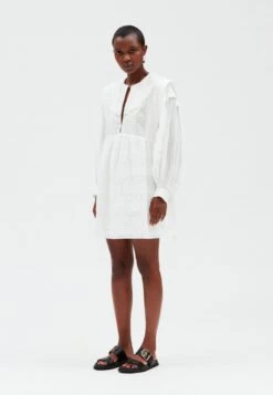 CLAUDIE PIERLOT Russa - Robe De Jour - Blanc -Claudie Pierlot Mode 92bd3920e10f4c189a629abb47e63fcd