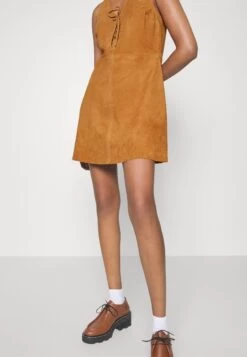 CLAUDIE PIERLOT Robe De Jour - Camel 13 CLAUDIE PIERLOT Robe De Jour - Camel -Claudie Pierlot Mode b7bcd29442ae4a4ebcca4e9bde555525
