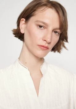 CLAUDIE PIERLOT Robe De Jour - Blanc 15 CLAUDIE PIERLOT Robe De Jour - Blanc -Claudie Pierlot Mode b9b61aa4f5dc4fe1acd3194bc45a9955