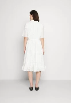 CLAUDIE PIERLOT Robe Chemise - Ecru 10 CLAUDIE PIERLOT Robe Chemise - Ecru -Claudie Pierlot Mode e2cc2fbbbcc74d928917980b969d14bc