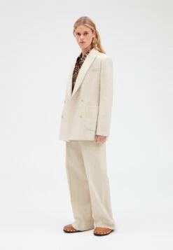 CLAUDIE PIERLOT Virginialin - Manteau Court - Lin 11 CLAUDIE PIERLOT Virginialin - Manteau Court - Lin -Claudie Pierlot Mode e65f44ab145e4b93a337a4ef9cc58ef1