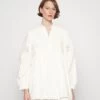 CLAUDIE PIERLOT Robe De Jour - Blanc 1 CLAUDIE PIERLOT Robe De Jour - Blanc -Claudie Pierlot Mode f4f66897a22746b79d99860e0d13f983
